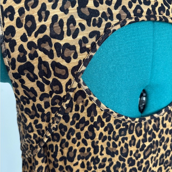 NWT Cable & Gauge Animal Print Tank Top Cutout Back size Medium - Picture 3 of 6